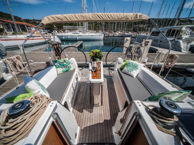 Sailboat to hire Primošten at the best price