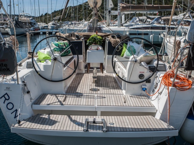 Sailboat hire in Primošten - Dufour Dufour 350 Grand Large