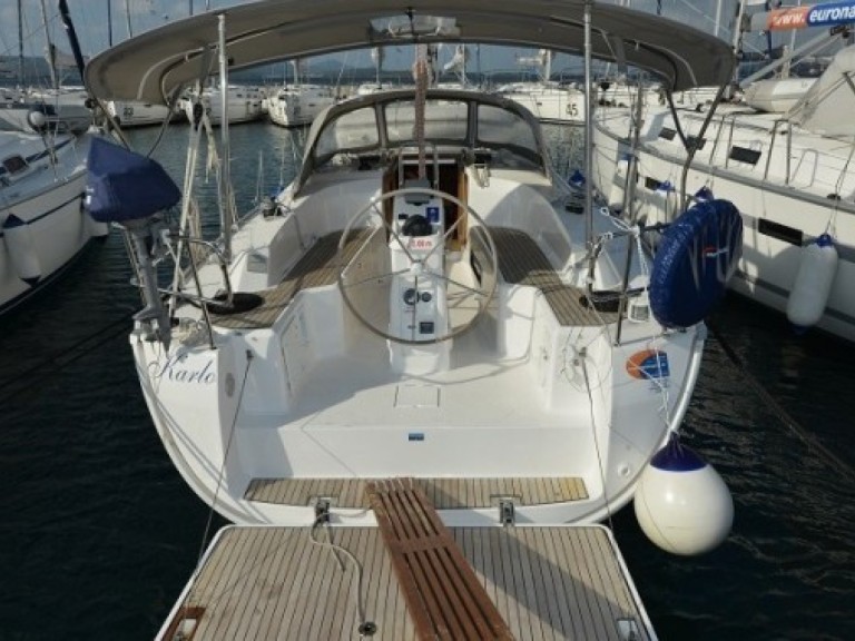 Hire a Bavaria Cruiser 33 Biograd na Moru