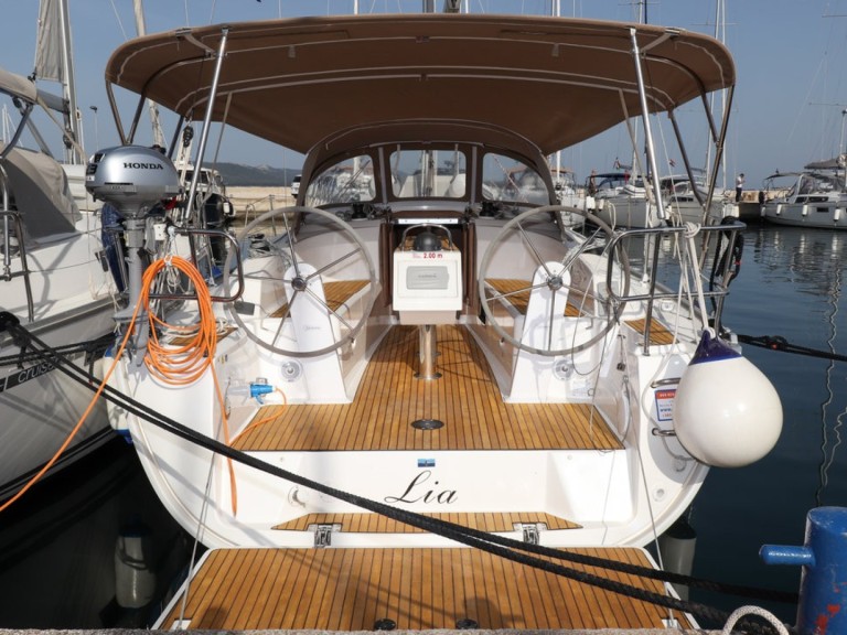 Sailboat to hire Pirovac at the best price