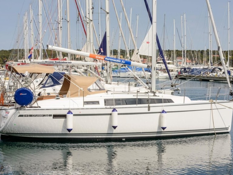 Hire Sailboat Bavaria with a boat licence