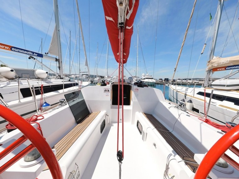 Hire a Elan Elan 350 Performance Biograd na Moru