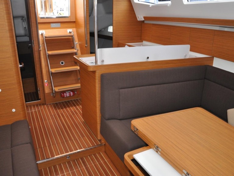 Sailboat to hire Biograd na Moru at the best price