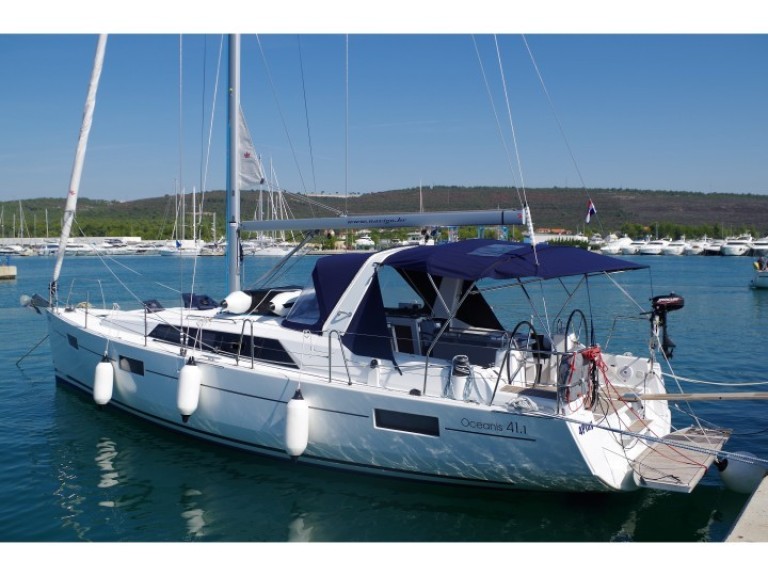 Hire Sailboat Bénéteau with a boat licence