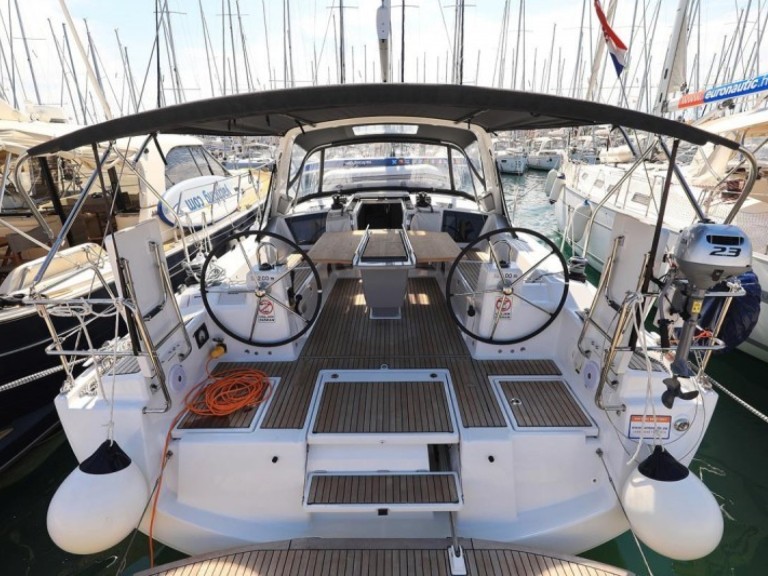 Hire Sailboat Bénéteau with a boat licence