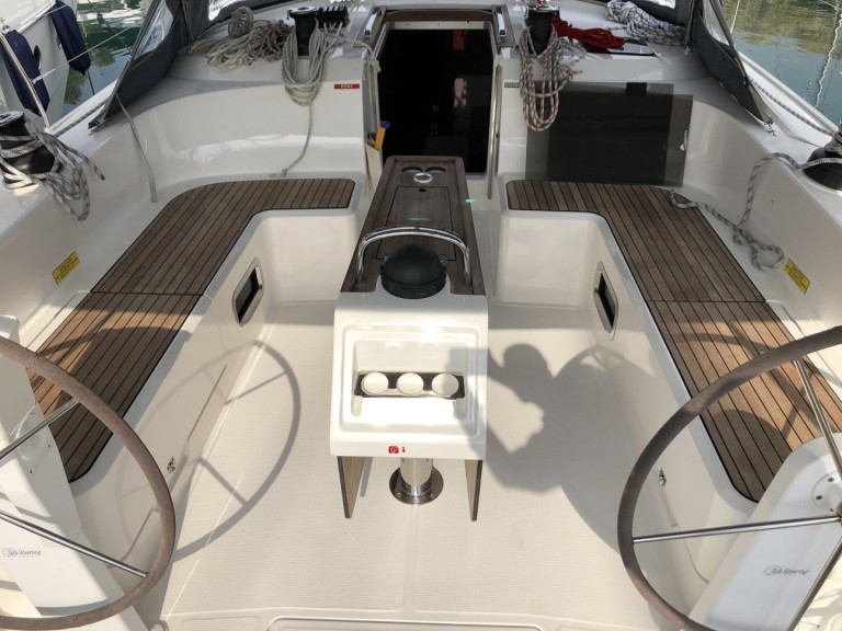 Yacht charter Alimos - Bavaria Cruiser 51 on SamBoat