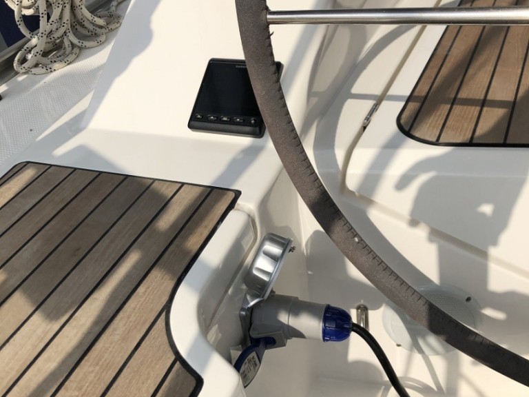 Sailboat hire in Alimos - Bavaria Cruiser 51