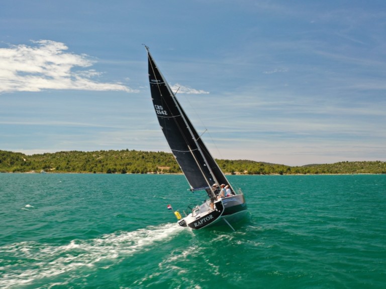 Charter a Elan E4 in Pirovac on Samboat