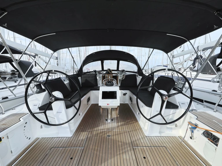 Hire Sailboat Bavaria with a boat licence