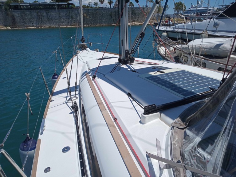 Hire Sailboat with or without skipper Jeanneau Alimos