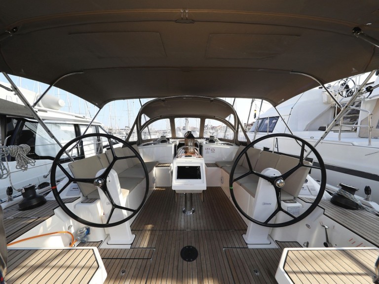 Hire a Bavaria Bavaria C42 Biograd na Moru