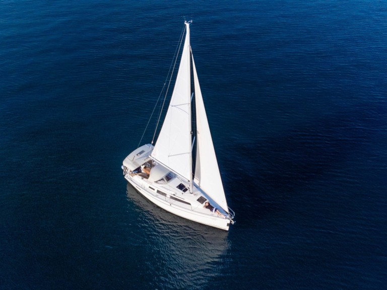 Hire Sailboat Bavaria with a boat licence