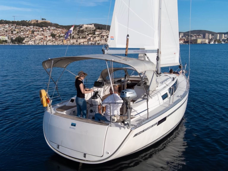 Yacht charter Šibenik - Bavaria Cruiser 33 on SamBoat