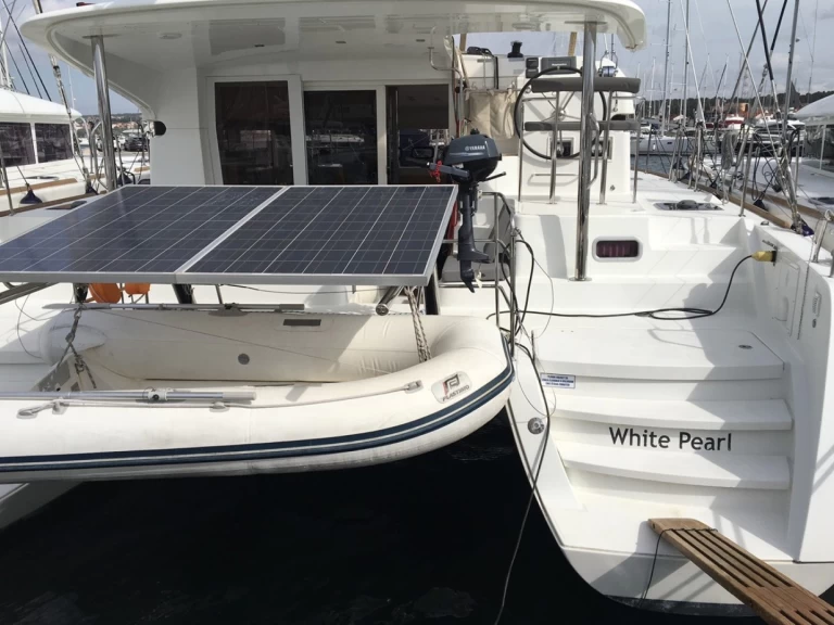 Catamaran hire in Šibenik - Lagoon Lagoon 39
