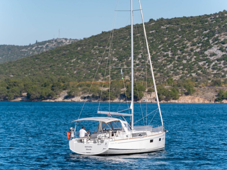 Yacht charter Šibenik - Bénéteau Oceanis 38 on SamBoat