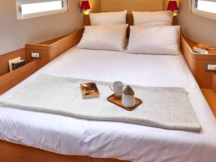 Hire a Jeanneau Sun Odyssey 410 Palamós