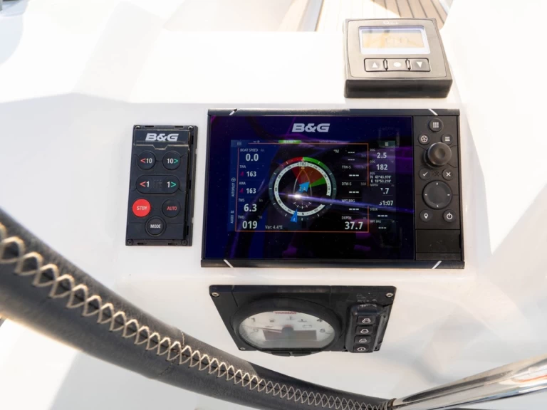 Sailboat to hire Šibenik at the best price