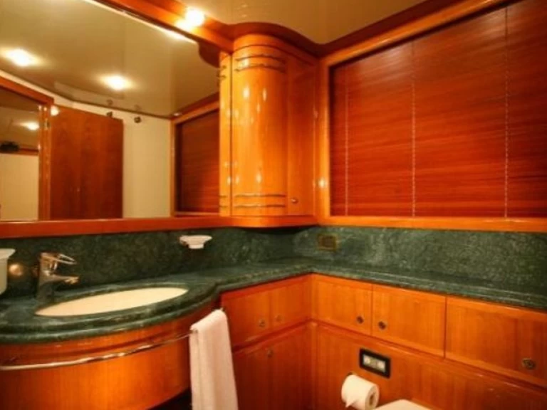 Charter a Ferretti Ferretti Yachts 880 - 4. cab in Salamina on Samboat