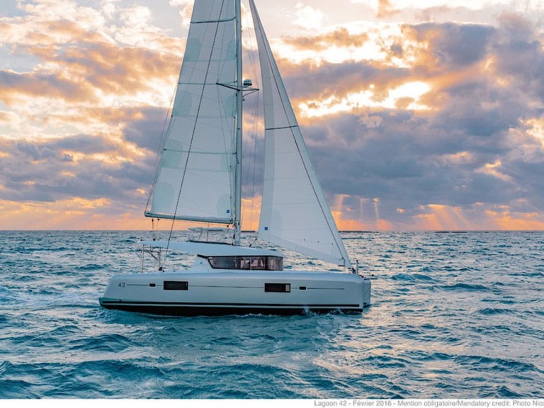 Hire Catamaran Lagoon with a boat licence