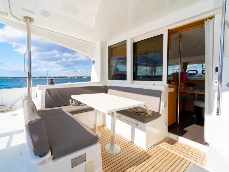 Motorboat to hire Šibenik at the best price