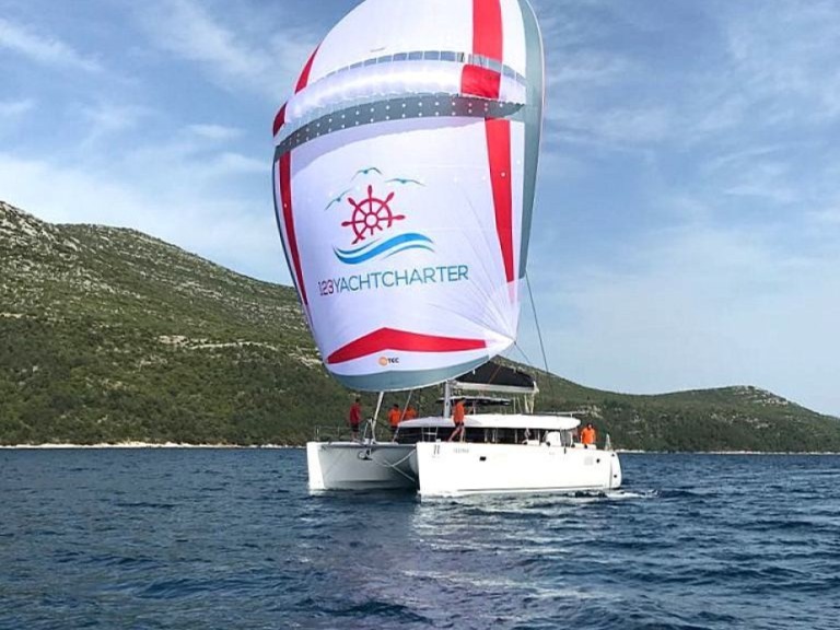 Charter a Lagoon Lagoon 450 Sport Top in Sukošan on Samboat