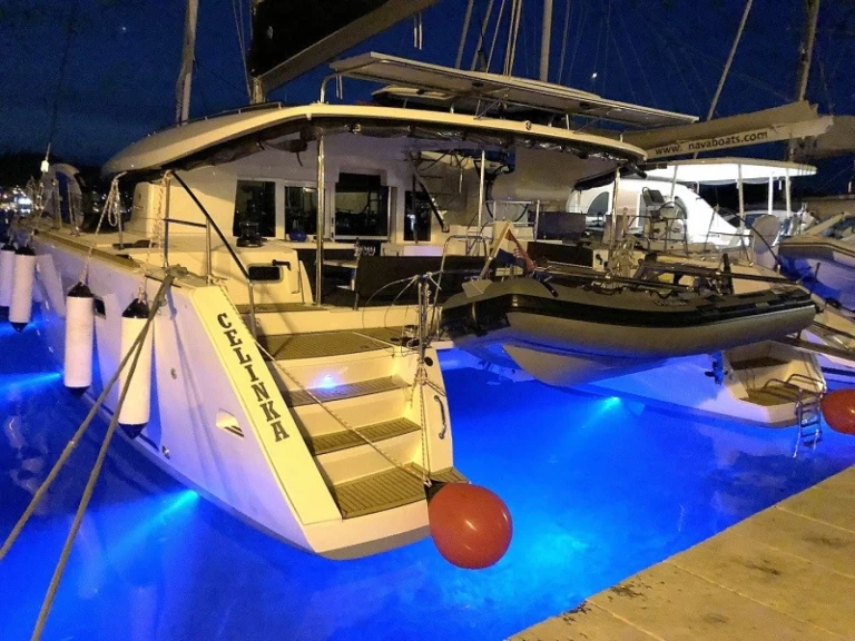 Hire Catamaran Lagoon with a boat licence