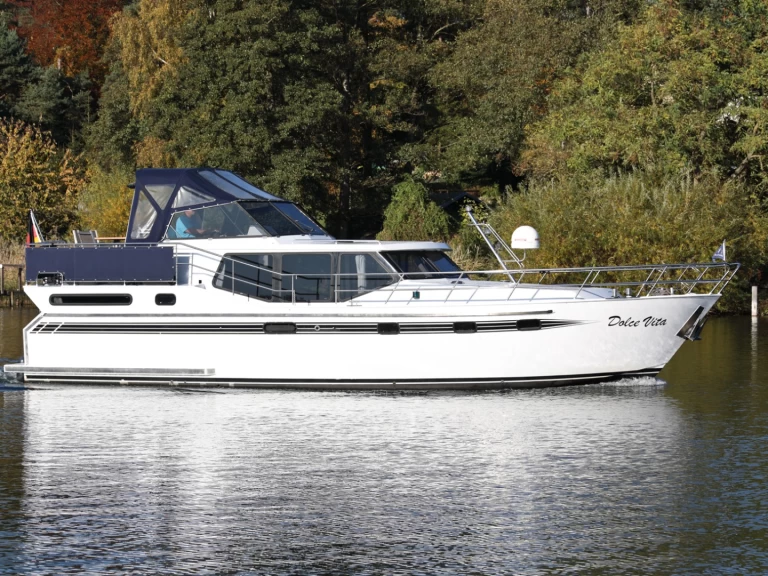 Hire Canal boat Vacance with a boat licence