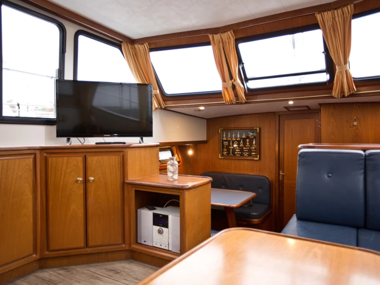 Charter a Vacance 1200 DV in Waren (Müritz) on Samboat