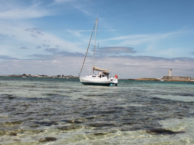 Sailboat to hire Locmiquélic at the best price