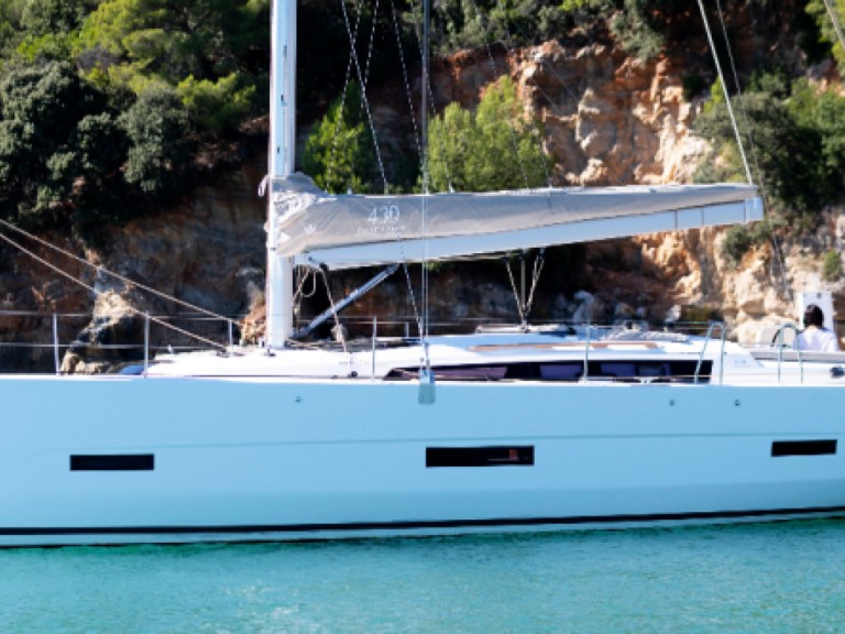 Yacht hire Hyères cheap DUFOUR 430