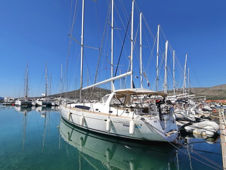 Sailboat to hire Pula at the best price