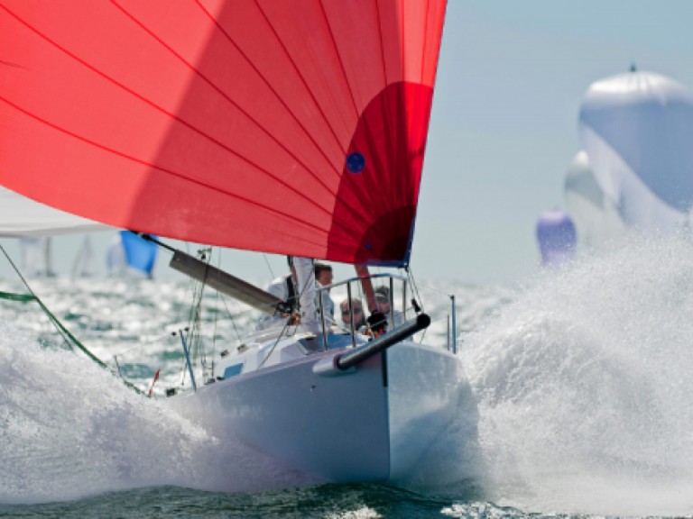 Sailboat to hire La Trinité-sur-Mer at the best price