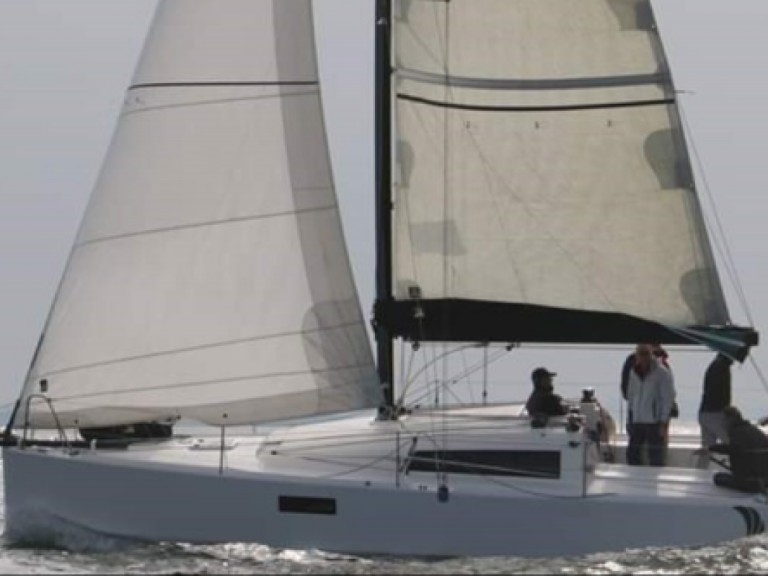 Hire Sailboat Bavaria with a boat licence