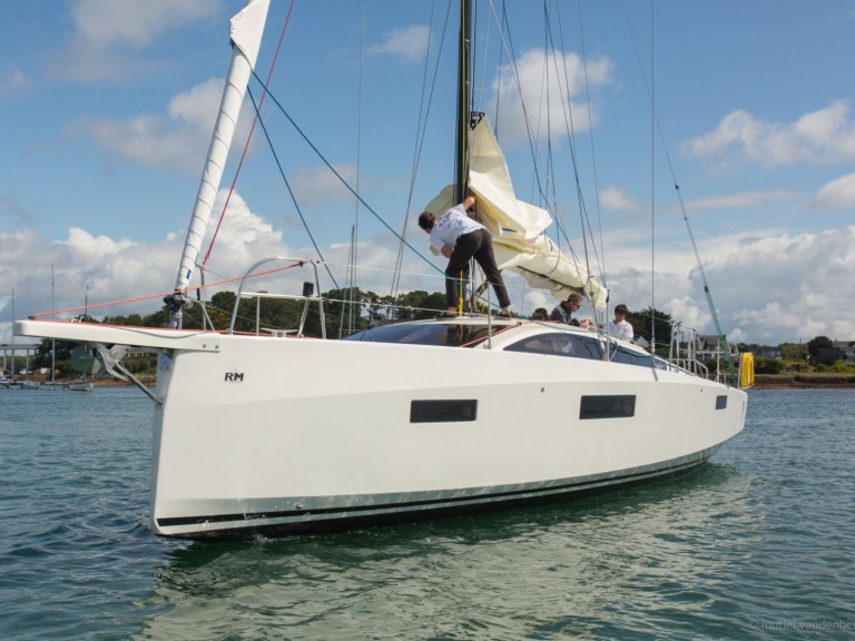 Sailboat to hire La Trinité-sur-Mer at the best price