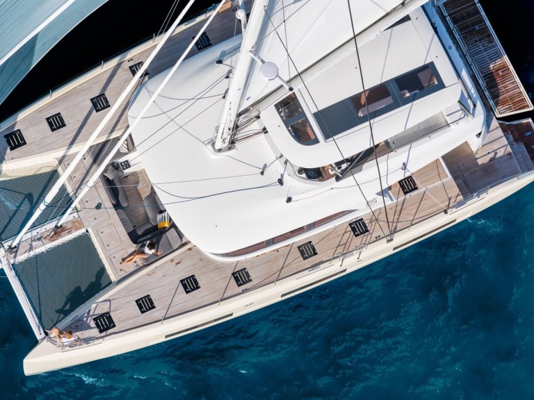 Catamaran hire in Alimos - Lagoon Lagoon Sixty 5