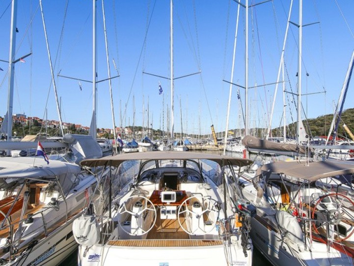 Yacht hire Pula cheap Bavaria Cruiser 40 Avantgarde