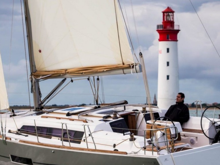 Sailboat hire in Marseille - Dufour Dufour 382 Grand Large
