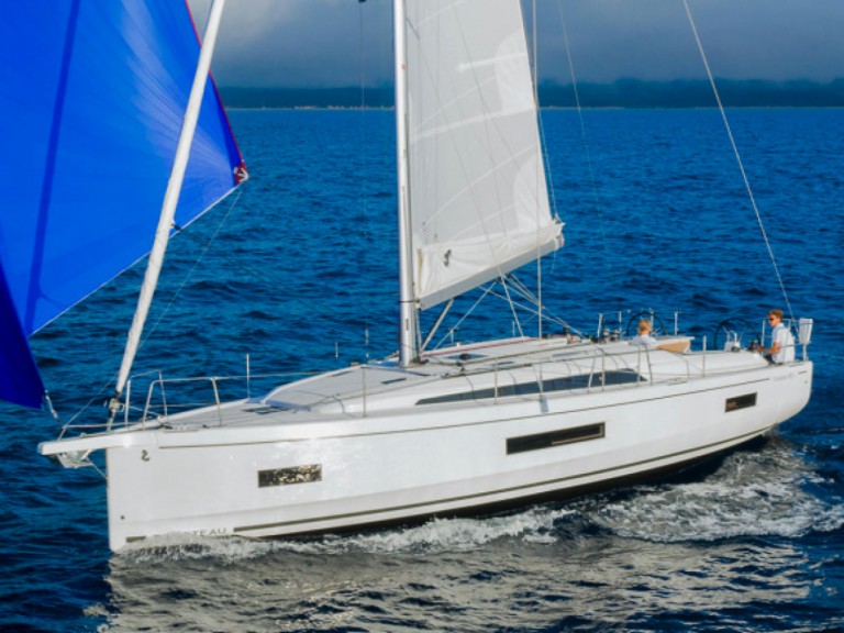 OCEANIS 40.1 OCEANIS 40.1 charter bareboat or skippered in  Arzon