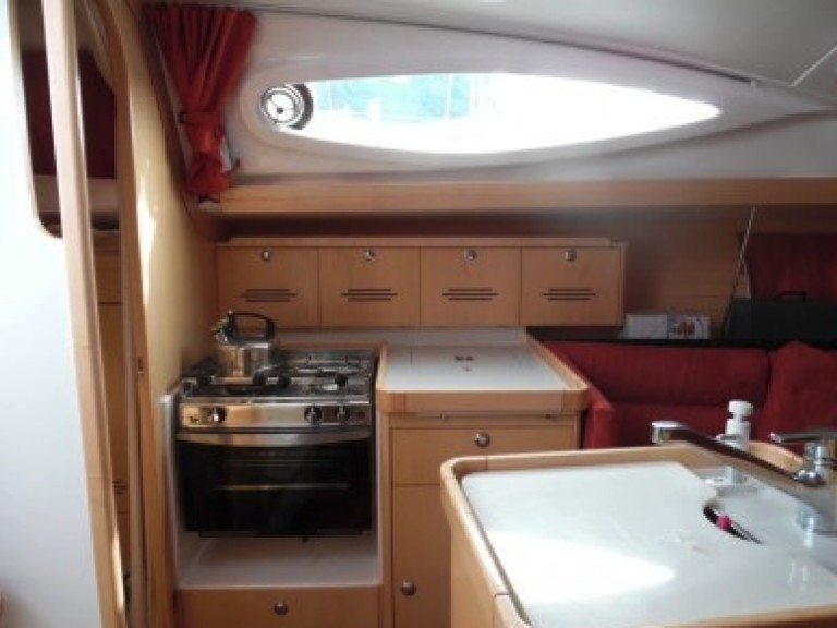 Hire a Kirie Feeling 32 Di Arzon