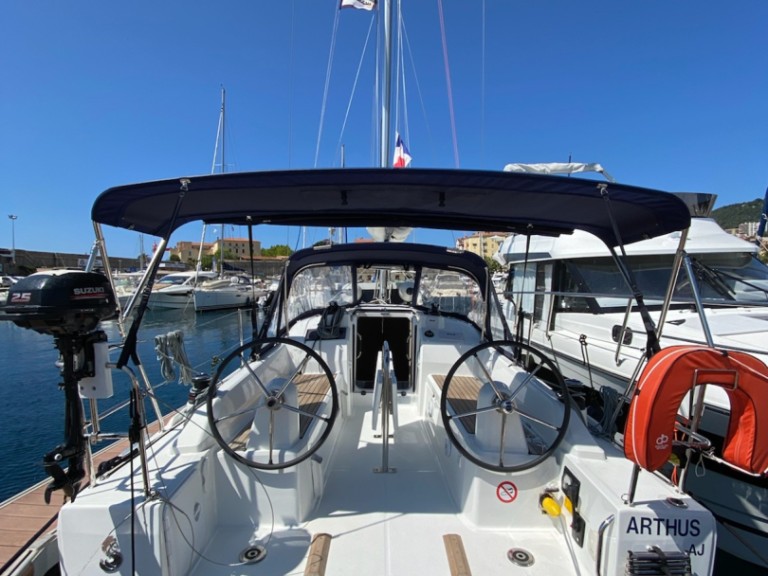 Hire Sailboat Bénéteau with a boat licence