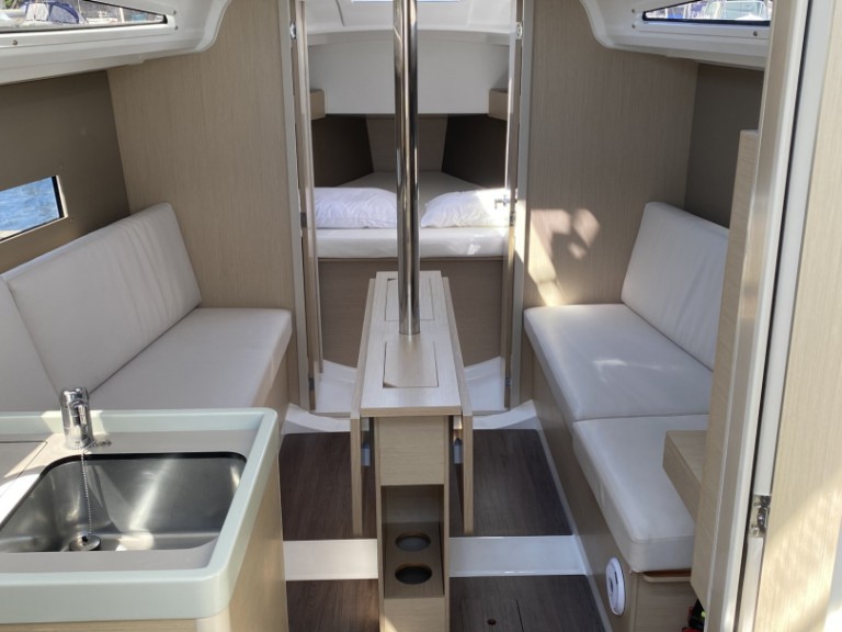 Sailboat to hire Ajaccio at the best price