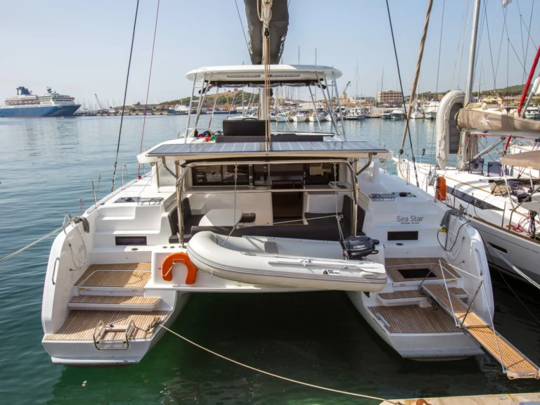 Catamaran hire in Lávrio - Lagoon Lagoon 46