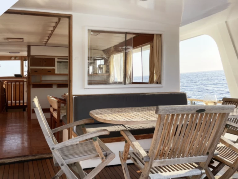 Hire a Grand Banks Grand Banks 50 Marseille