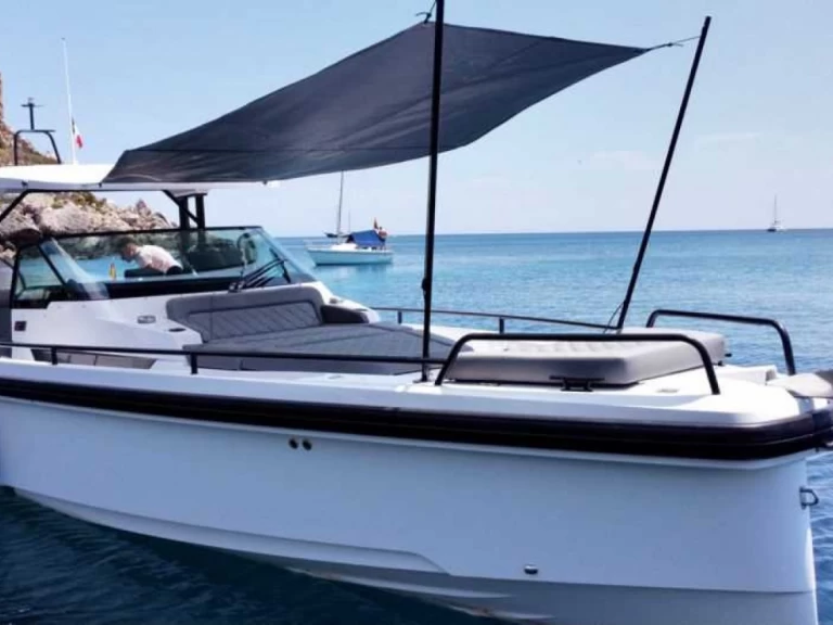 Motorboat to hire Mahón at the best price