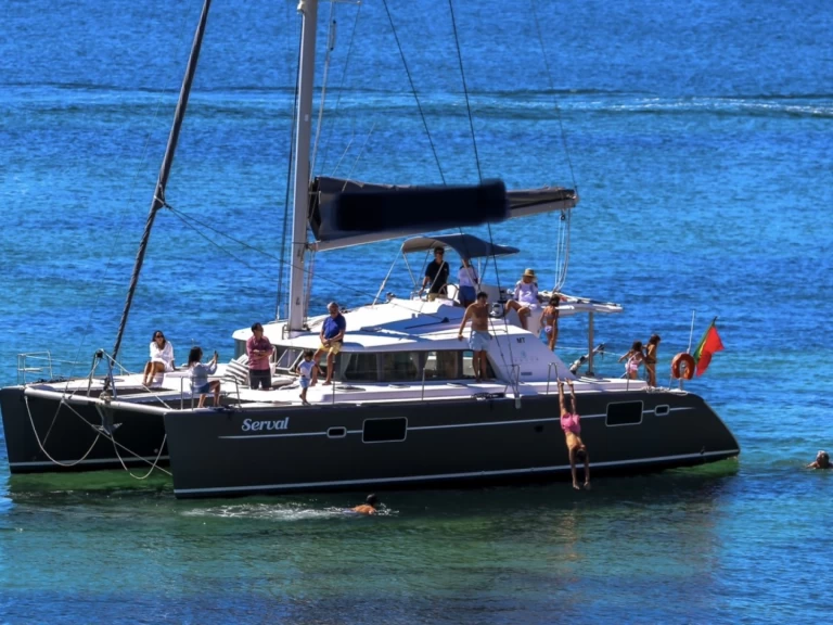 Charter a Lagoon Lagoon 440 in Albufeira on Samboat
