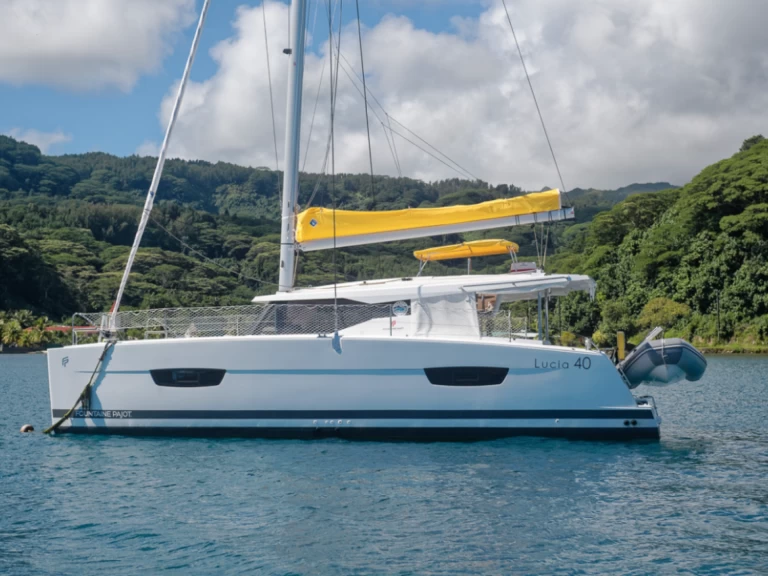 Catamaran hire in Raiatea - Fountaine Pajot Lucia 40