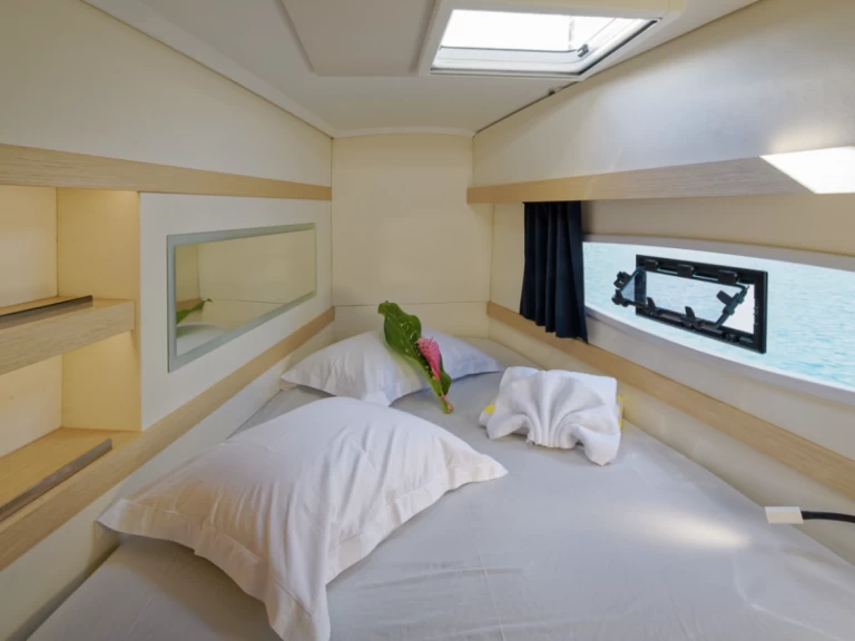 Hire Catamaran Fountaine Pajot with a boat licence