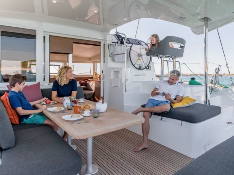 Catamaran hire in Raiatea - Lagoon Lagoon 40