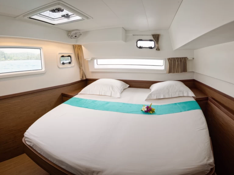 Catamaran to hire Raiatea at the best price