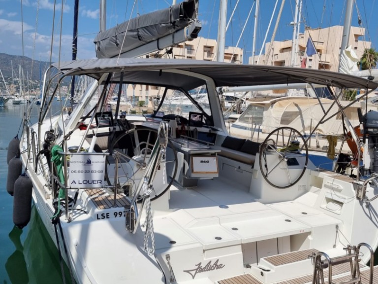 Sailboat to hire Bormes-les-Mimosas at the best price